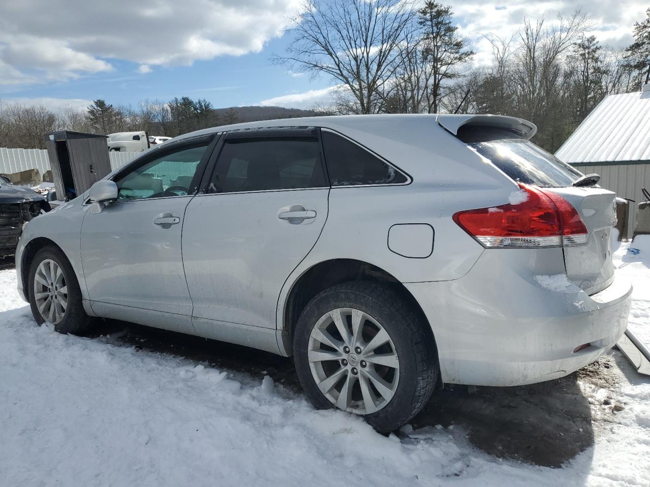 2011 Toyota Venza - Image 2