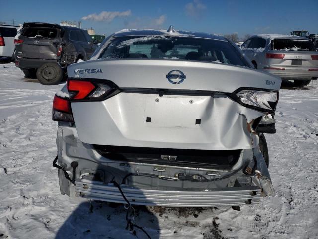  NISSAN VERSA 2021 Srebrny