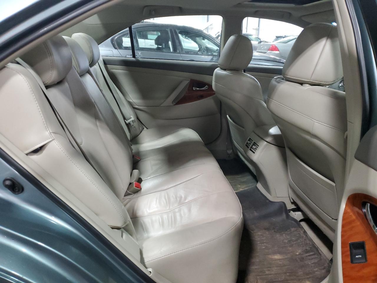 2010 Toyota Camry - Image 10