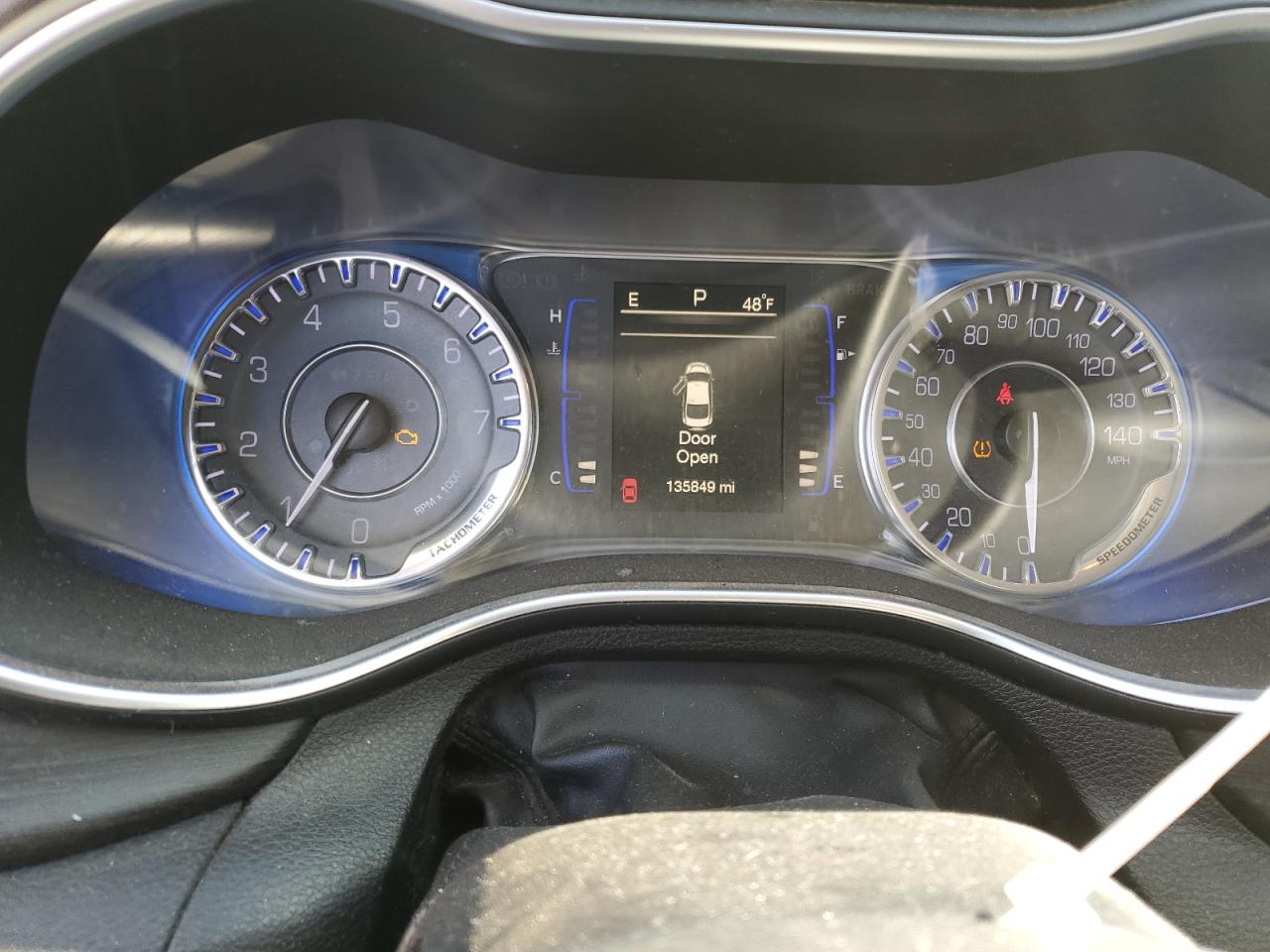 2016 Chrysler 200 - Image 9