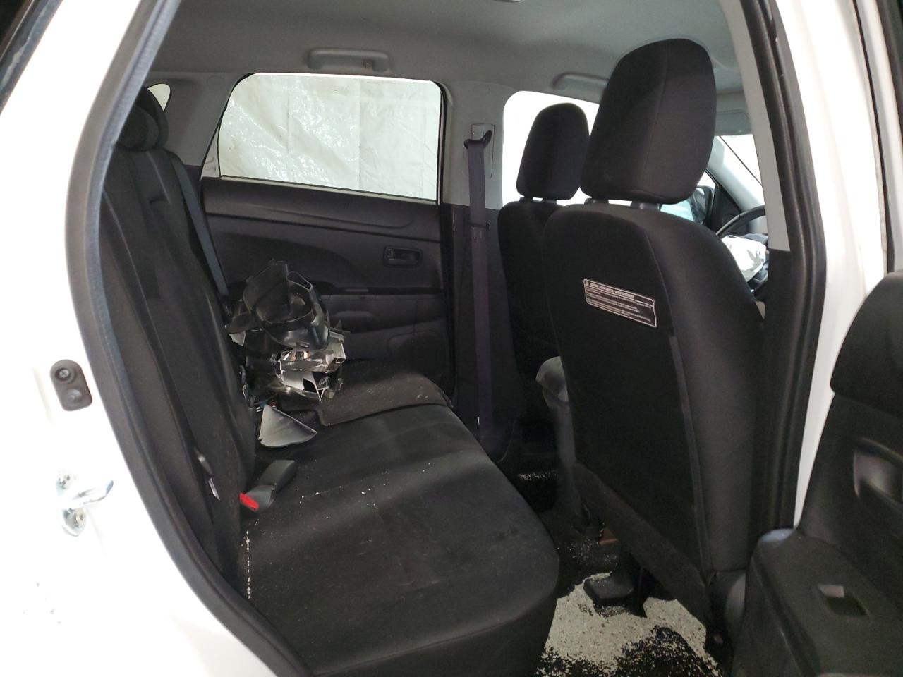 2014 Mitsubishi Outlander - Image 11