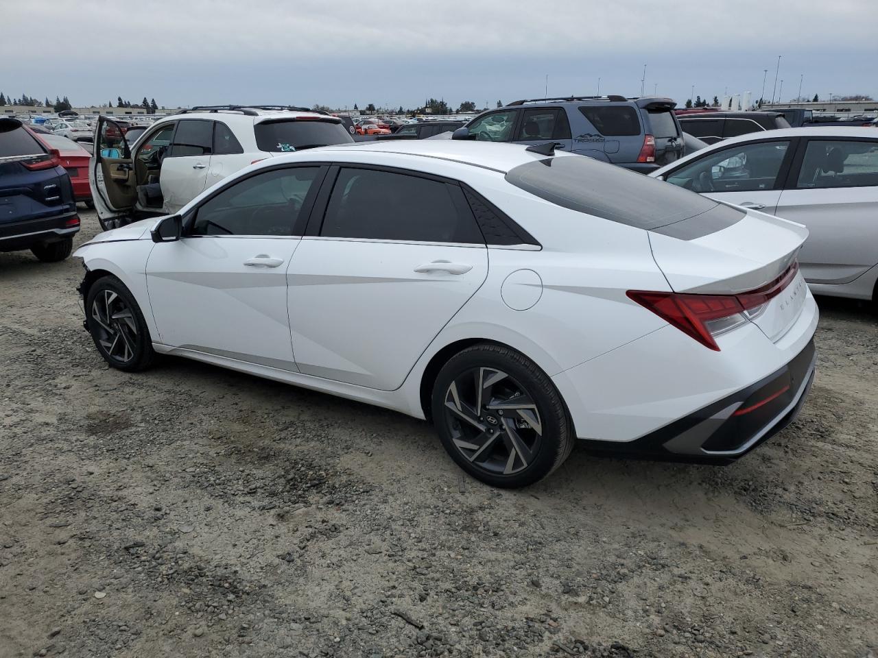 2024 Hyundai Elantra - Image 2