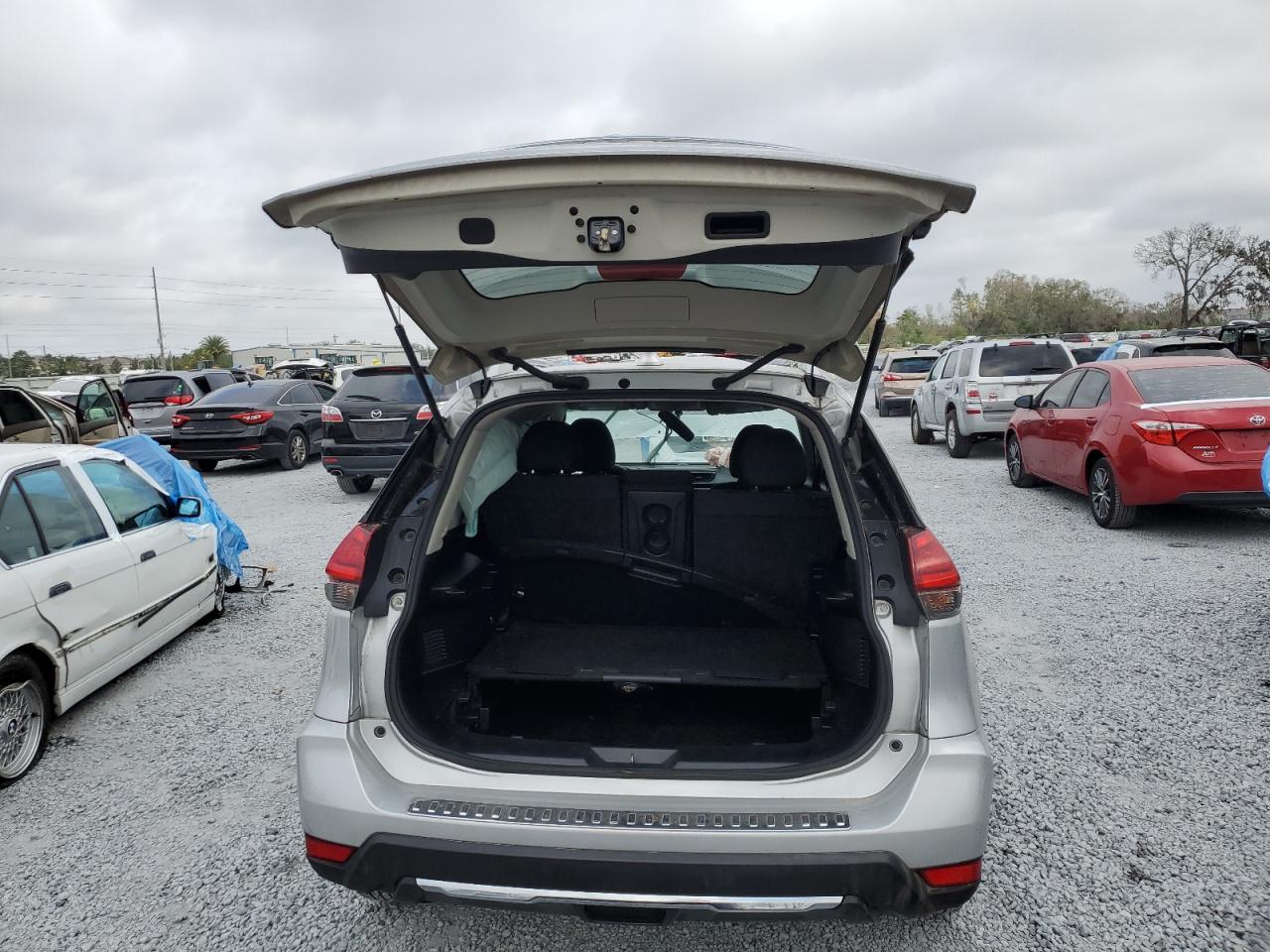 2017 Nissan Rogue - Image 6