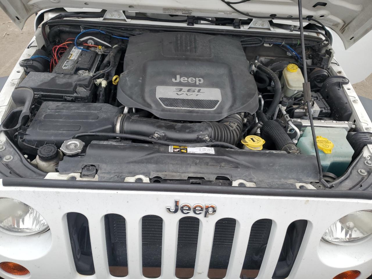 2013 Jeep Wrangler - Image 12