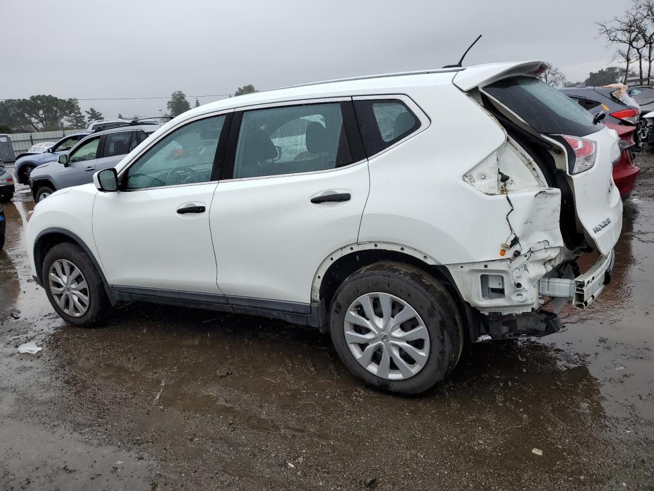 2016 Nissan Rogue - Image 2