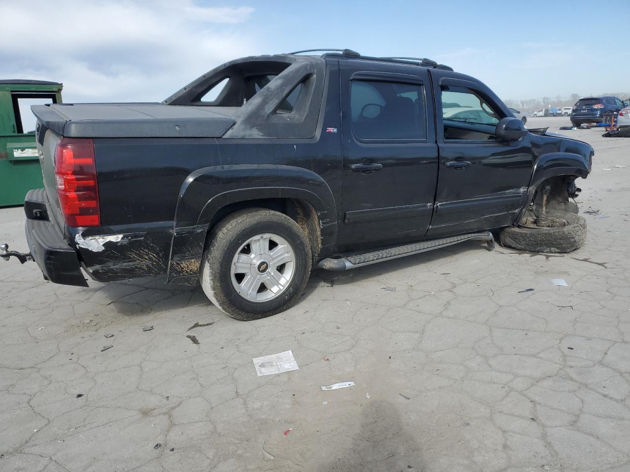 2011 Chevrolet Avalanche - Image 3