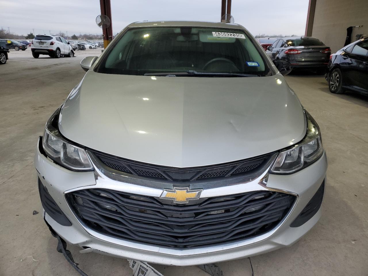 2019 Chevrolet Cruze - Image 5