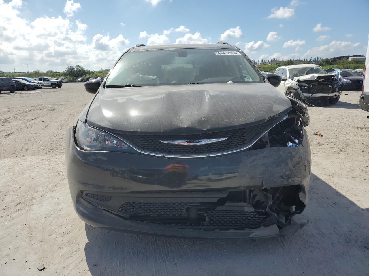 2021 Chrysler Voyager - Image 5