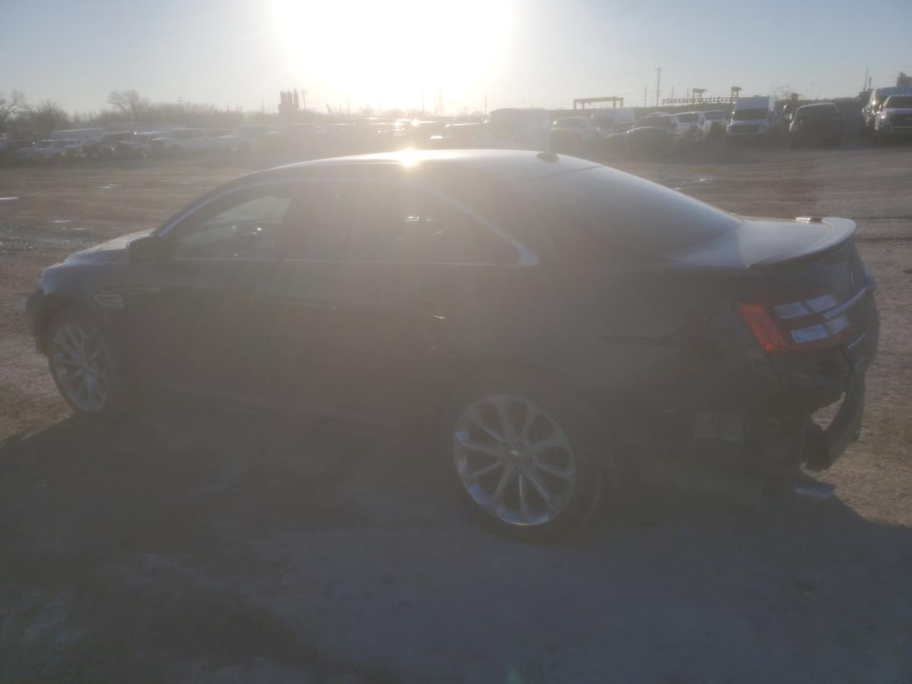 2014 Ford Taurus - Image 2