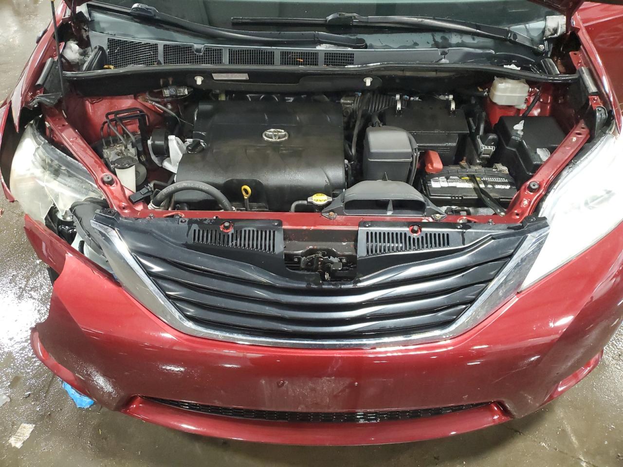 2012 Toyota Sienna - Image 13