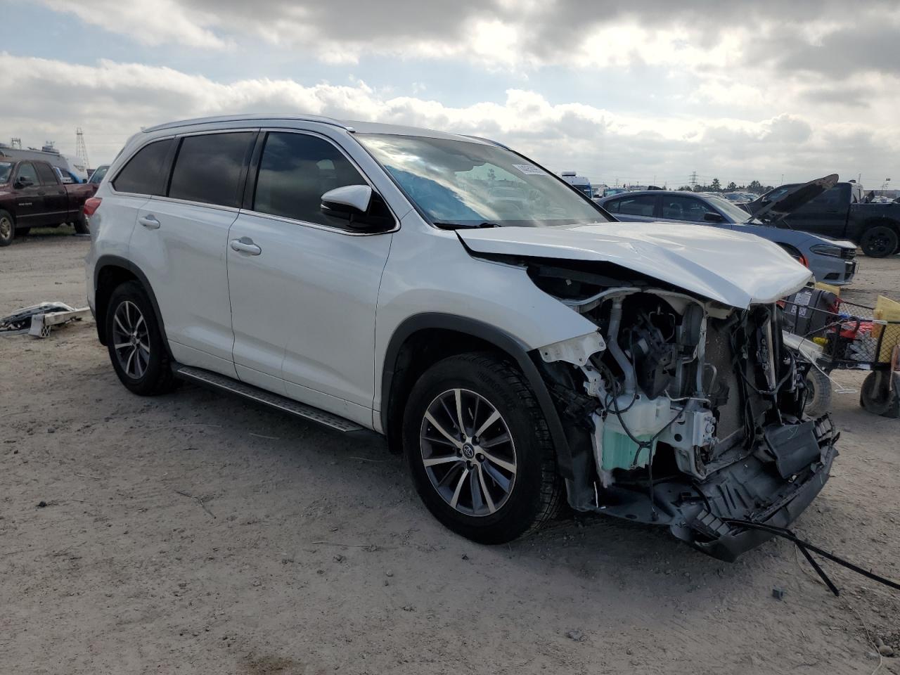 2018 Toyota Highlander - Image 4