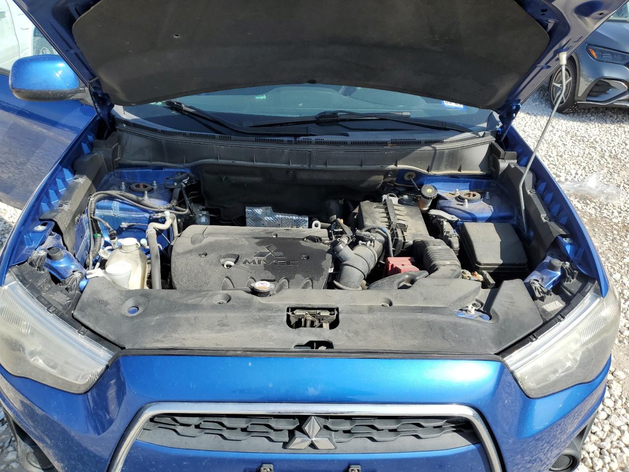 2015 Mitsubishi Outlander - Image 12