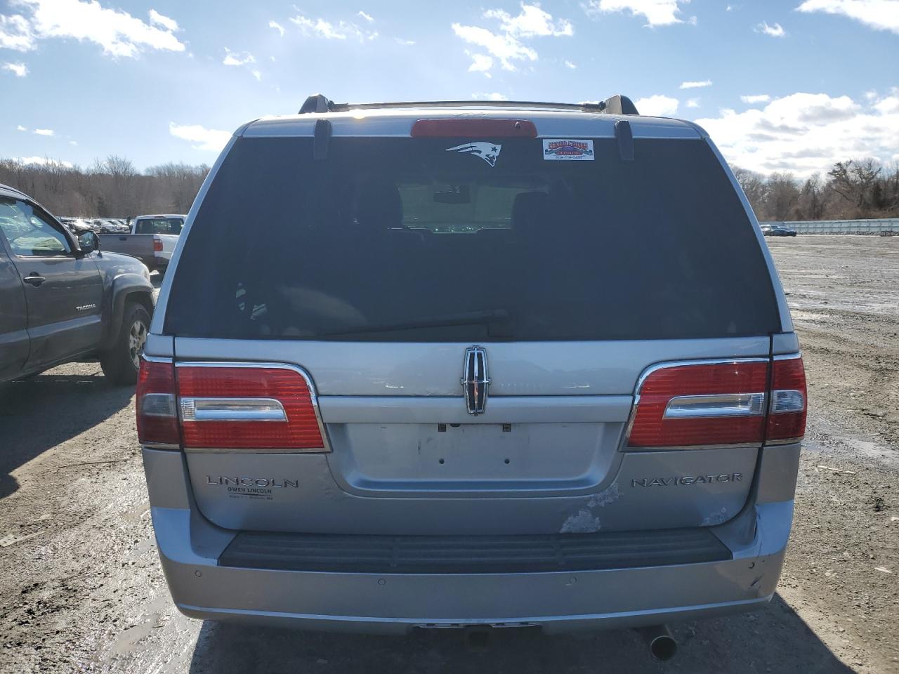 2011 Lincoln Navigator - Image 6