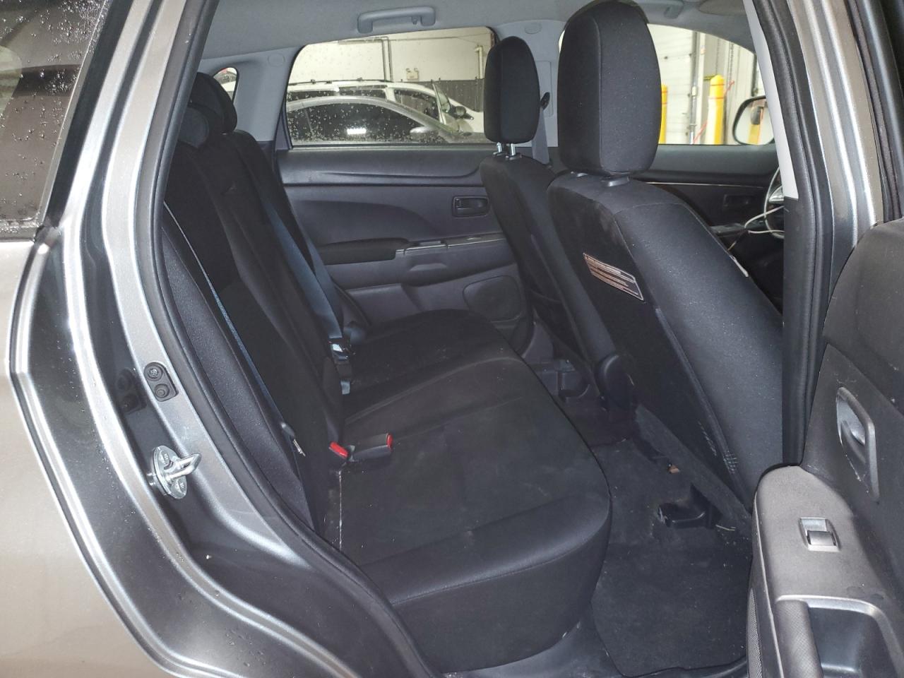 2015 Mitsubishi Outlander - Image 10