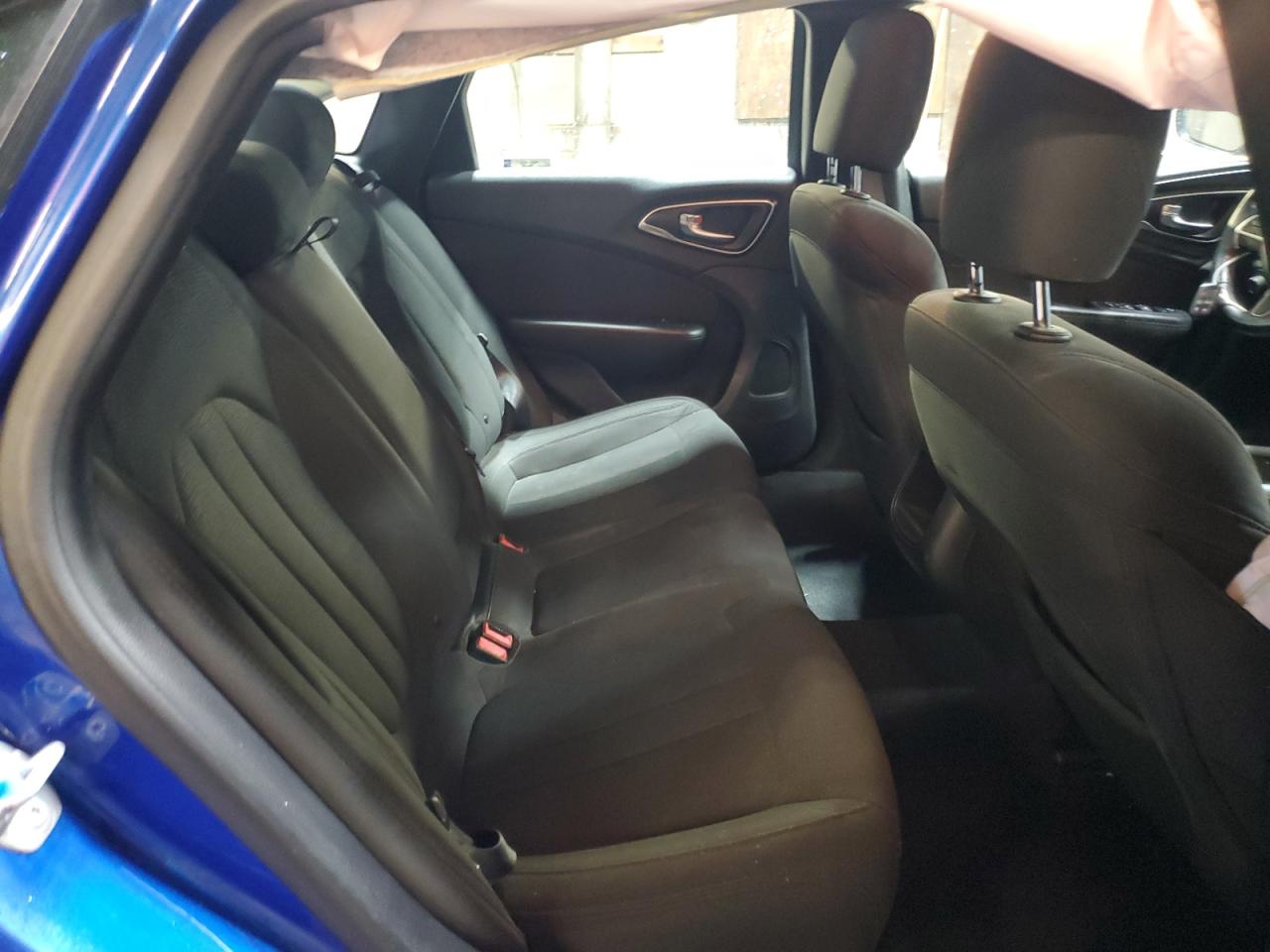 2015 Chrysler 200 - Image 10