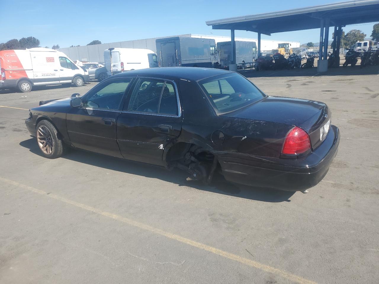 2011 Ford Crown Victoria - Image 2
