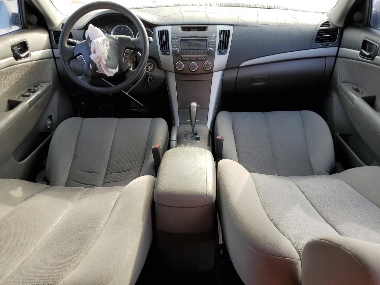 2010 Hyundai Sonata - Image 8