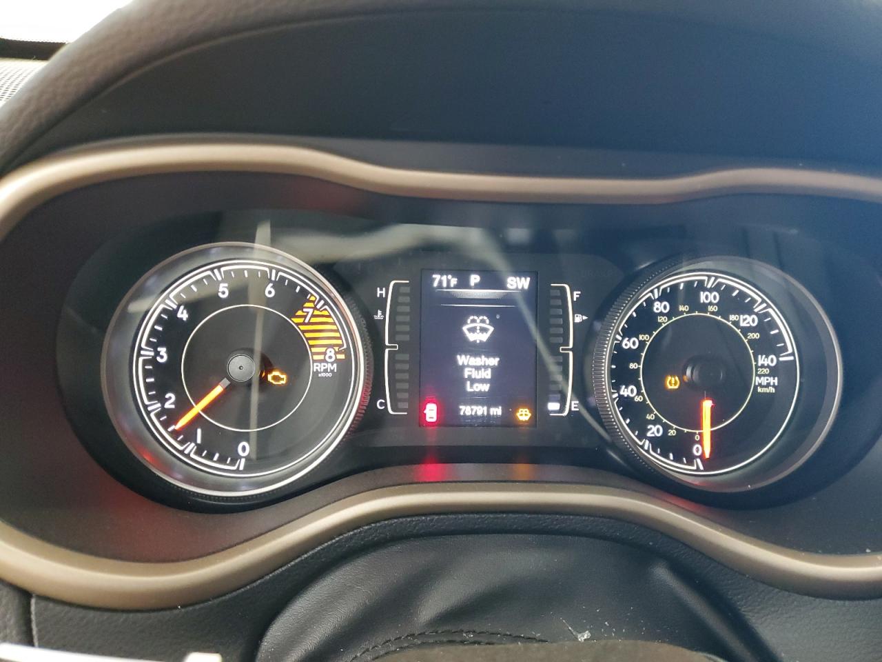 2018 Jeep Grand Cherokee - Image 9