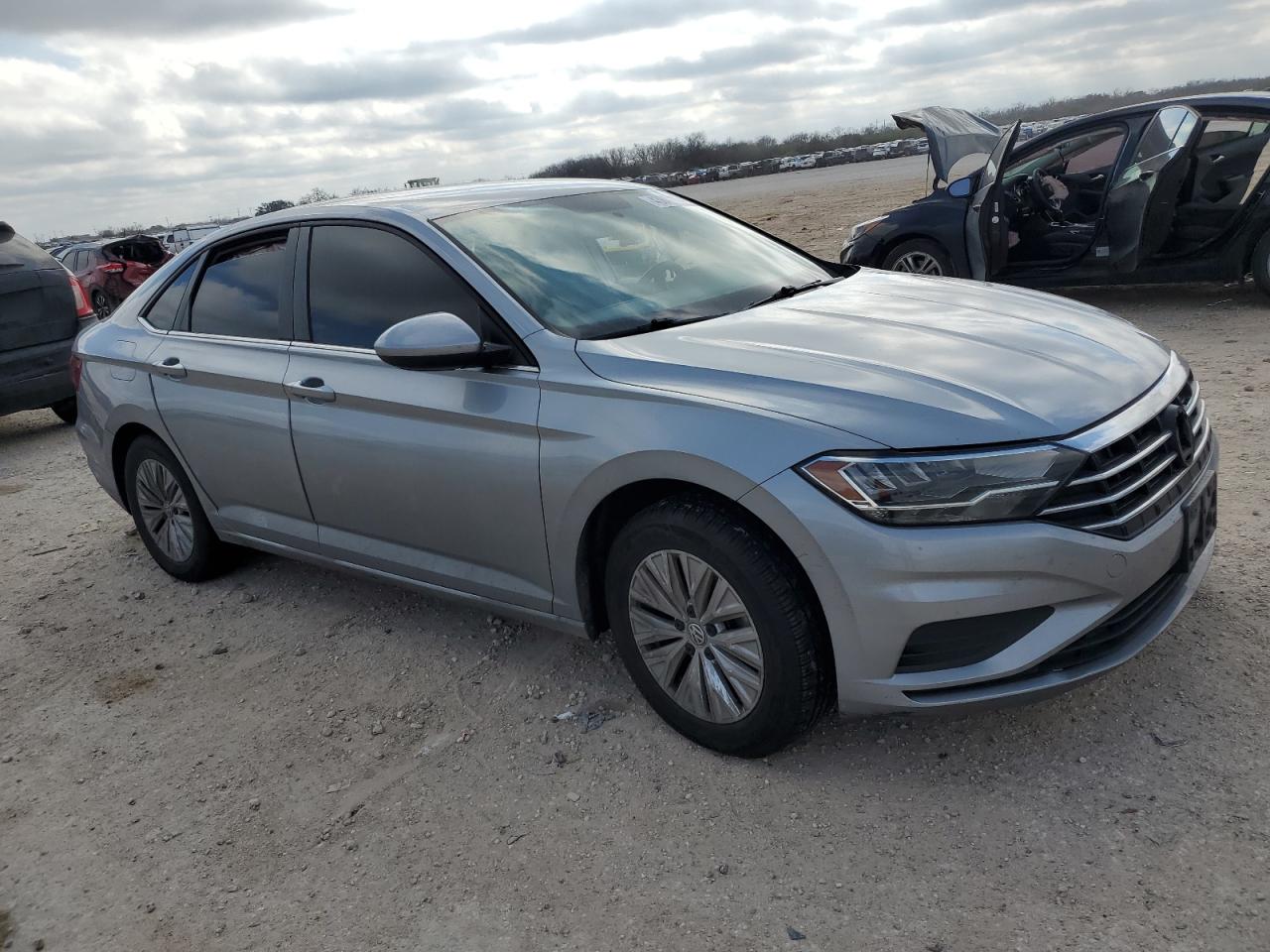 2019 Volkswagen Jetta - Image 4