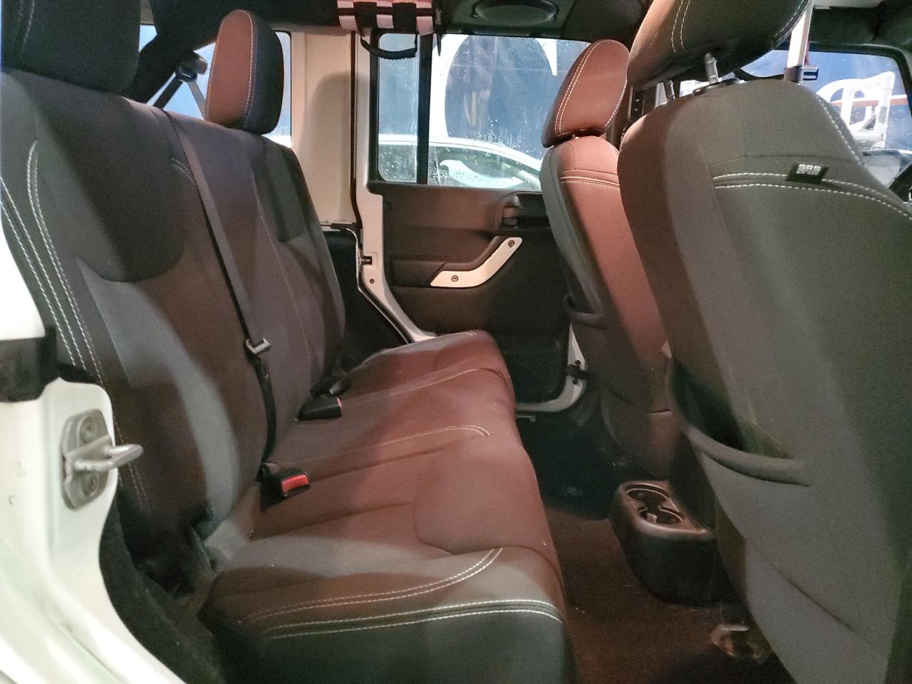 2013 Jeep Wrangler - Image 11