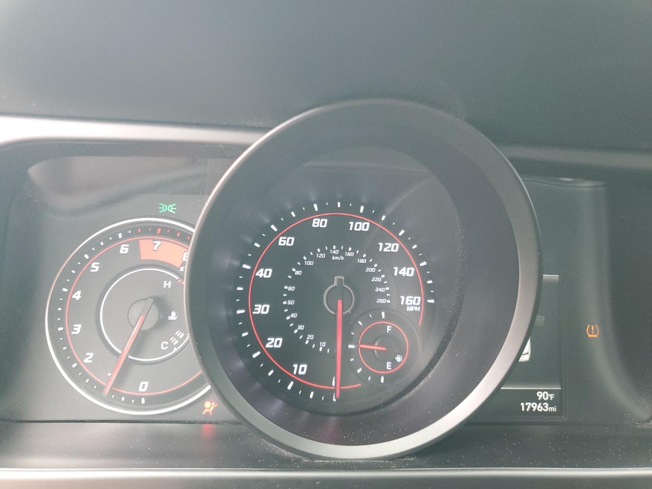 2022 Hyundai Elantra - Image 9