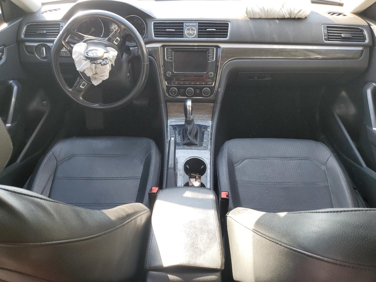 2016 Volkswagen Passat - Image 8