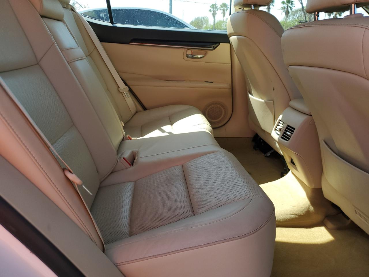 2015 Lexus ES - Image 10