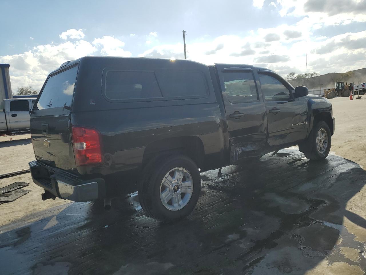 2009 Chevrolet Silverado - Image 3