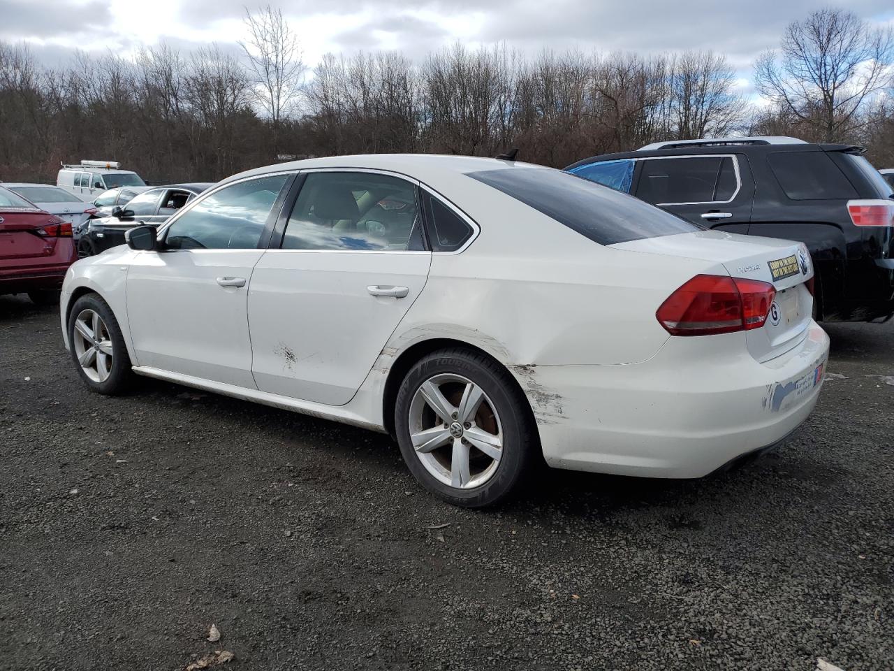 2014 Volkswagen Passat - Image 2