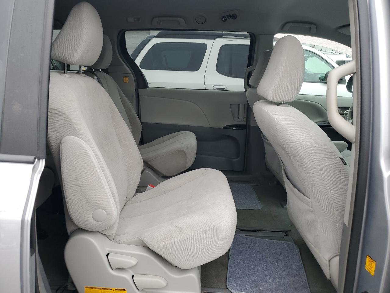 2012 Toyota Sienna - Image 11