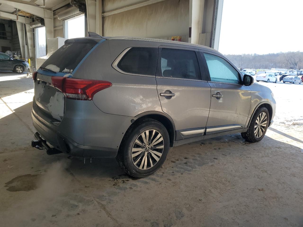2019 Mitsubishi Outlander - Image 3