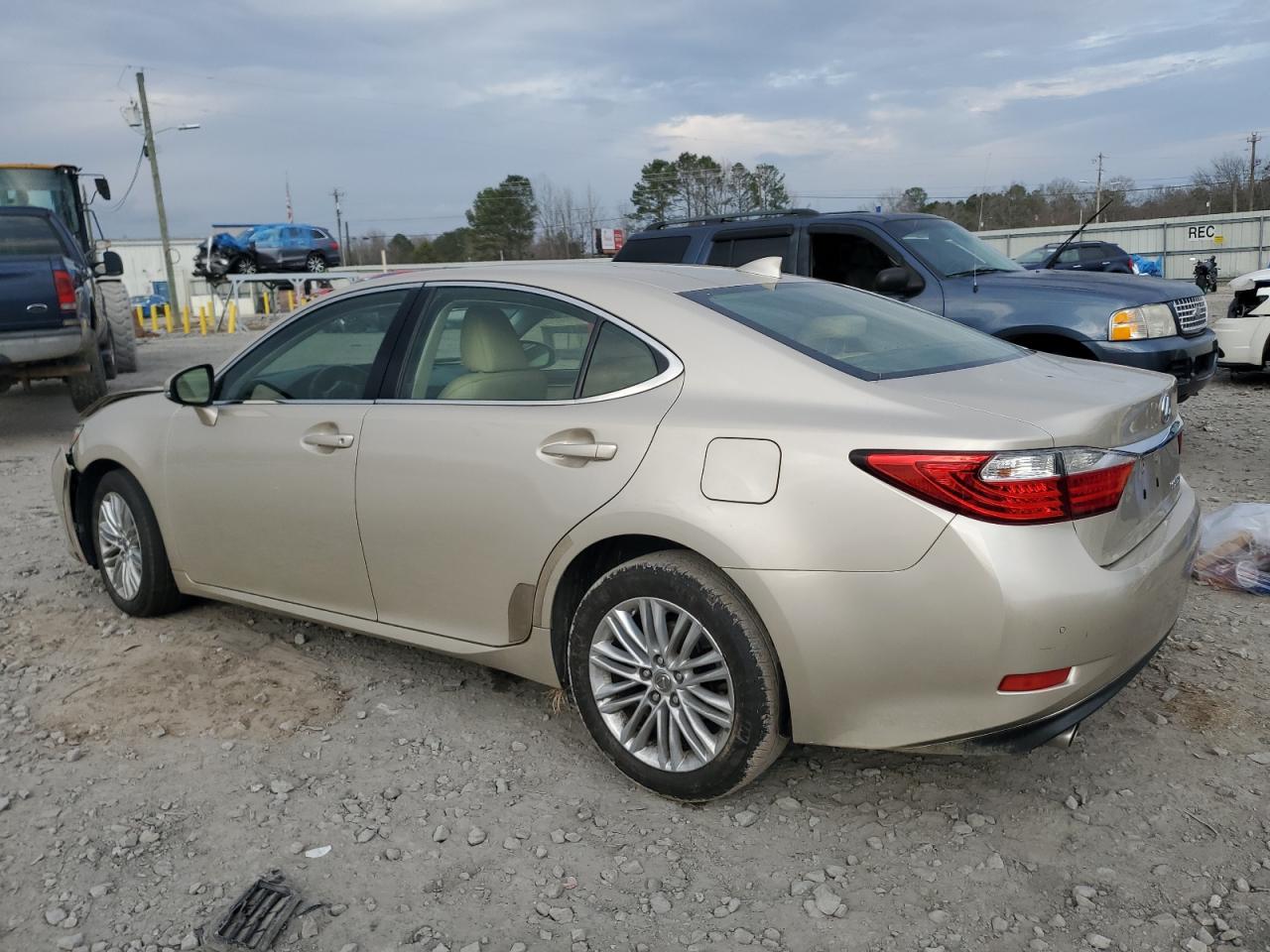 2015 Lexus ES - Image 2