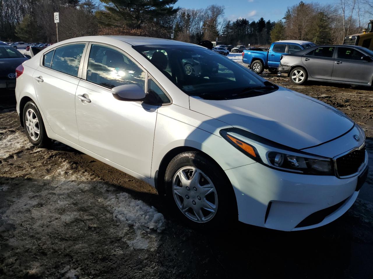 2017 Kia Forte - Image 4