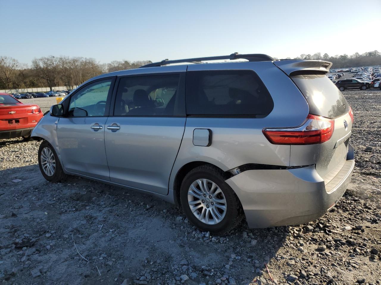 2015 Toyota Sienna - Image 2