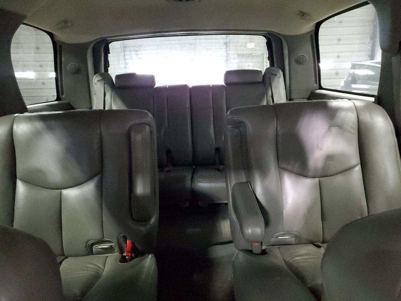 2005 Chevrolet Tahoe - Image 10