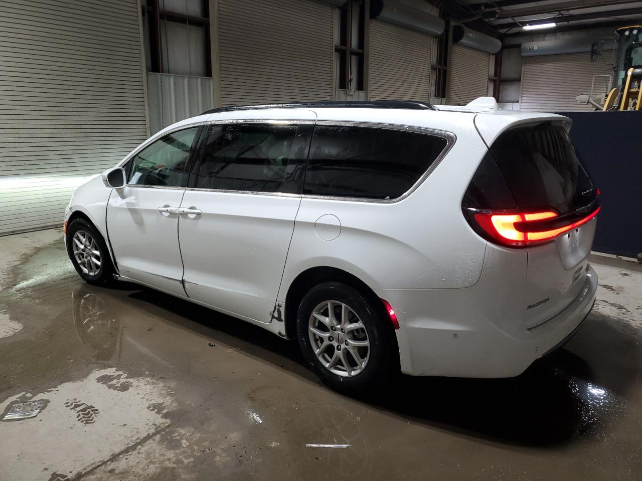 2022 Chrysler Pacifica - Image 2