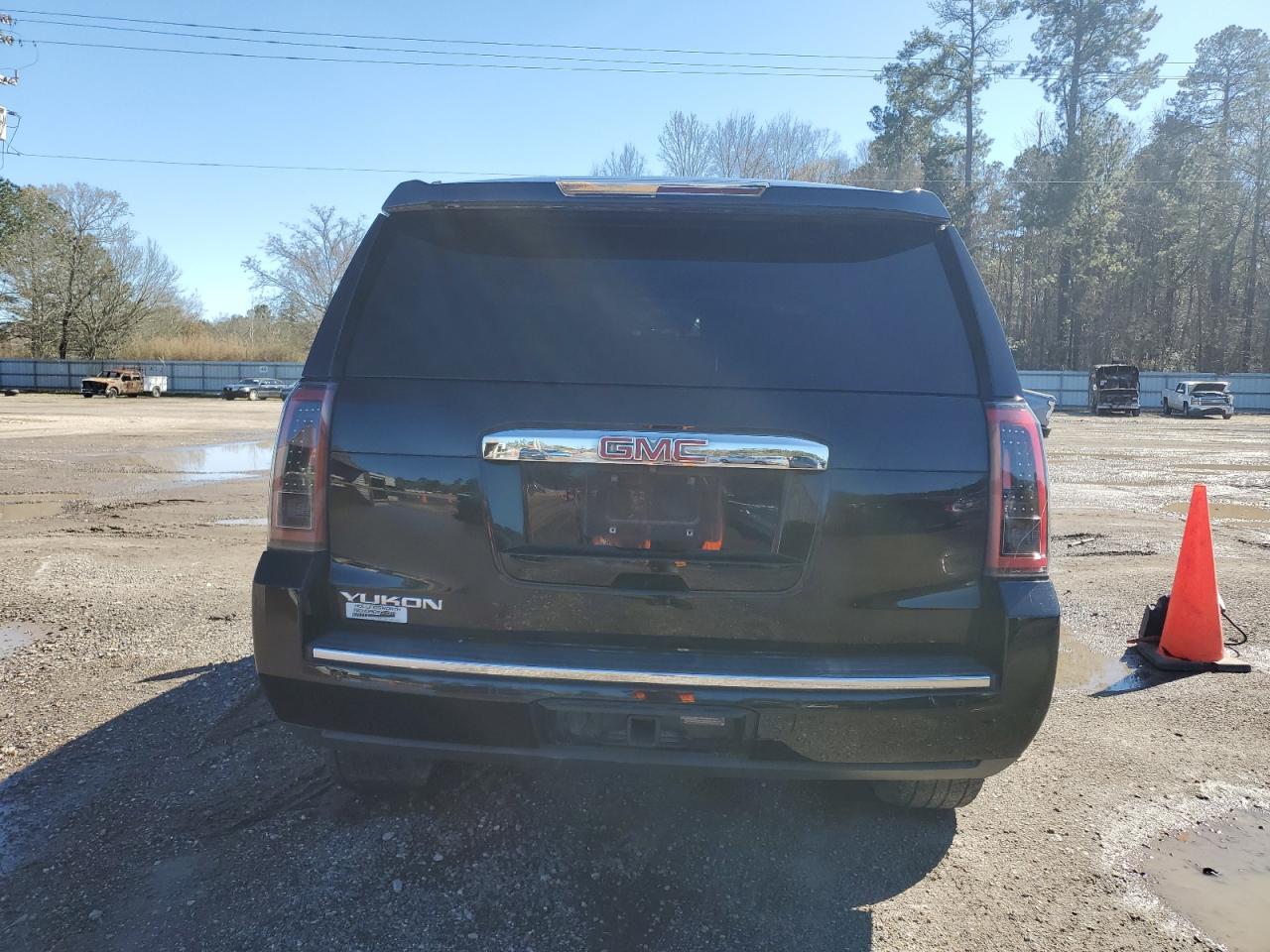 2015 GMC Yukon - Image 6
