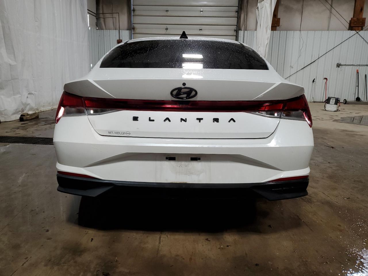 2022 Hyundai Elantra - Image 6