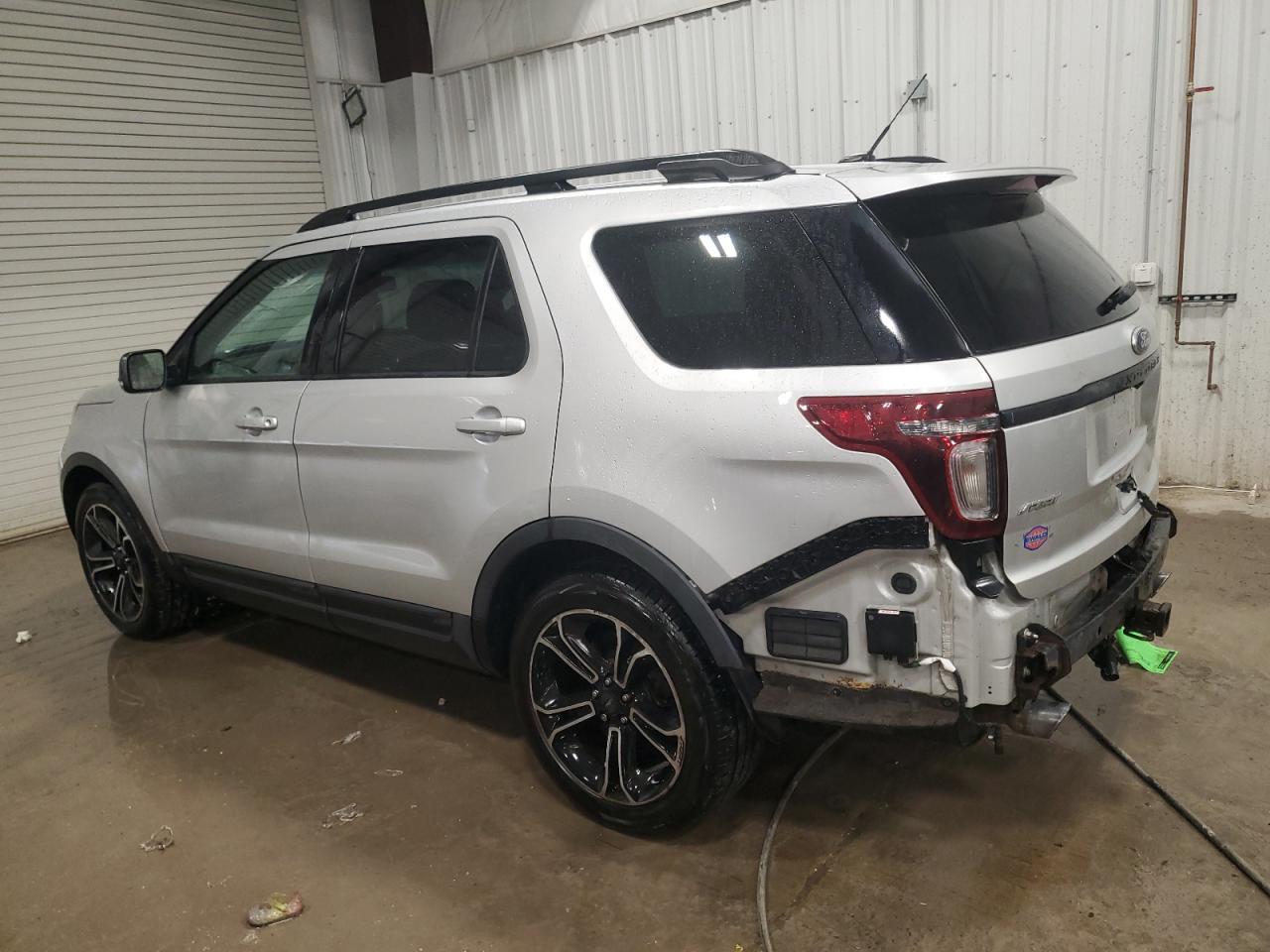 2015 Ford Explorer - Image 2