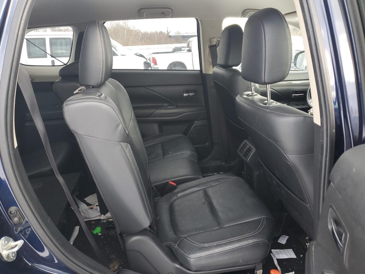 2020 Mitsubishi Outlander - Image 11