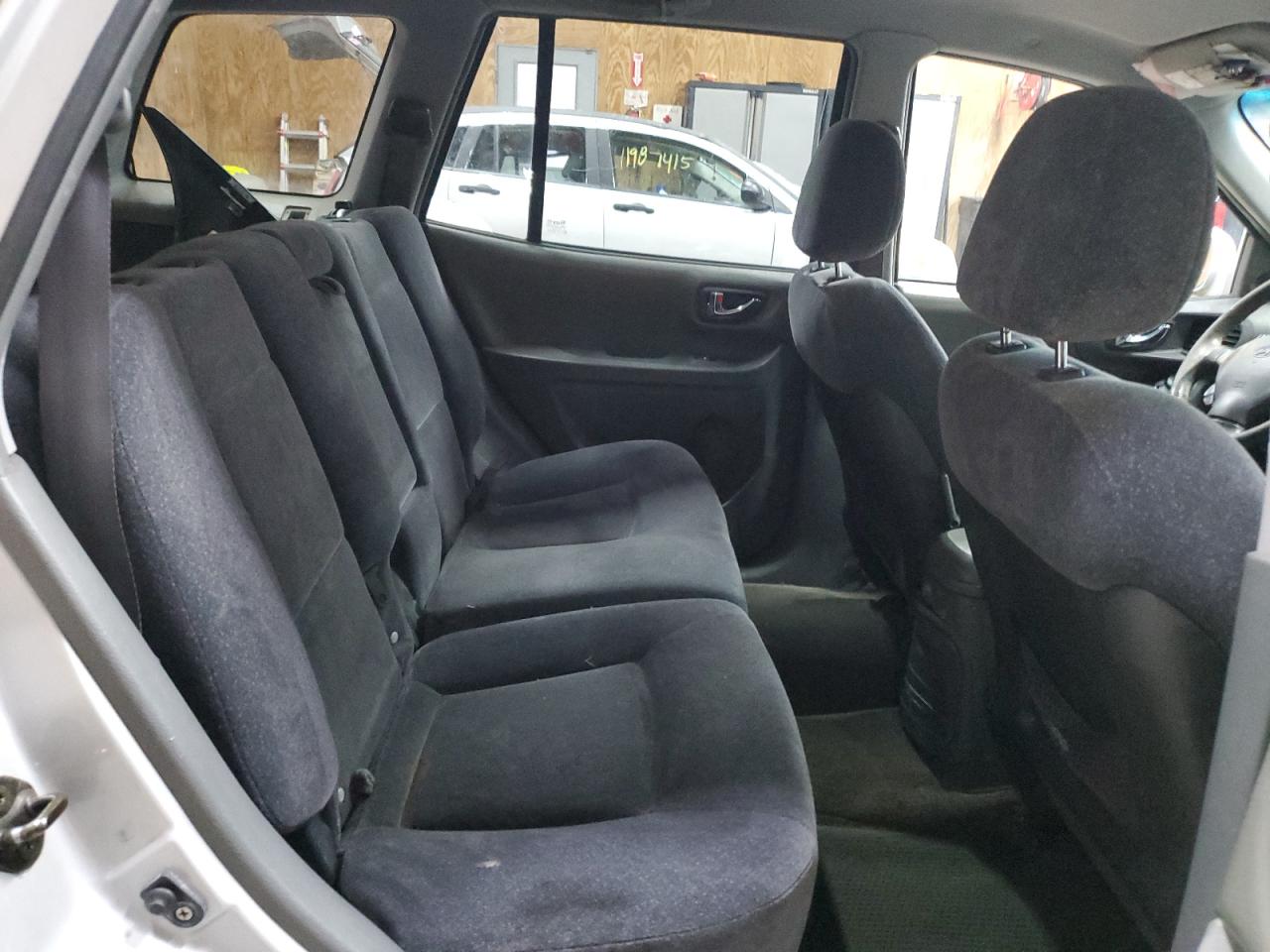 2004 Hyundai Santa Fe - Image 11