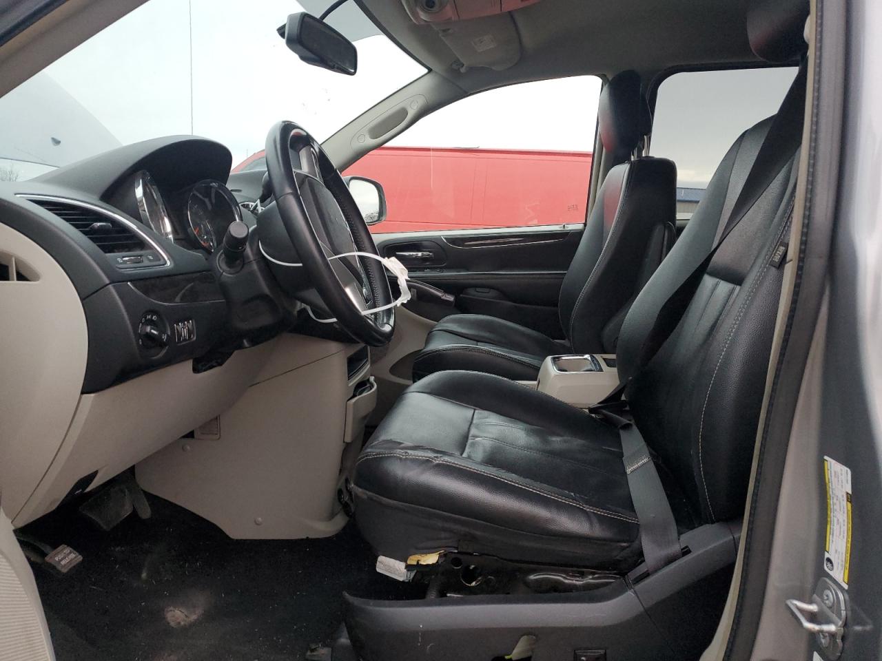 2014 Chrysler Town & Country - Image 7