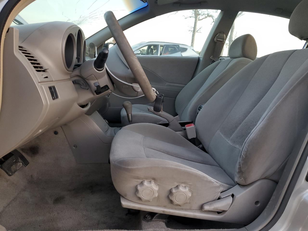2002 Nissan Altima - Image 7