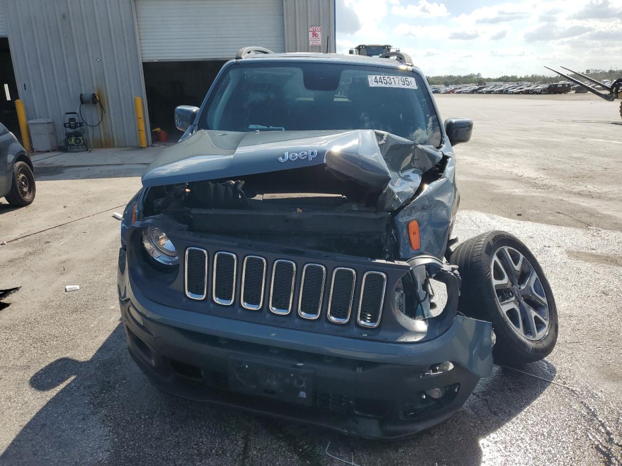 2018 Jeep Renegade - Image 5