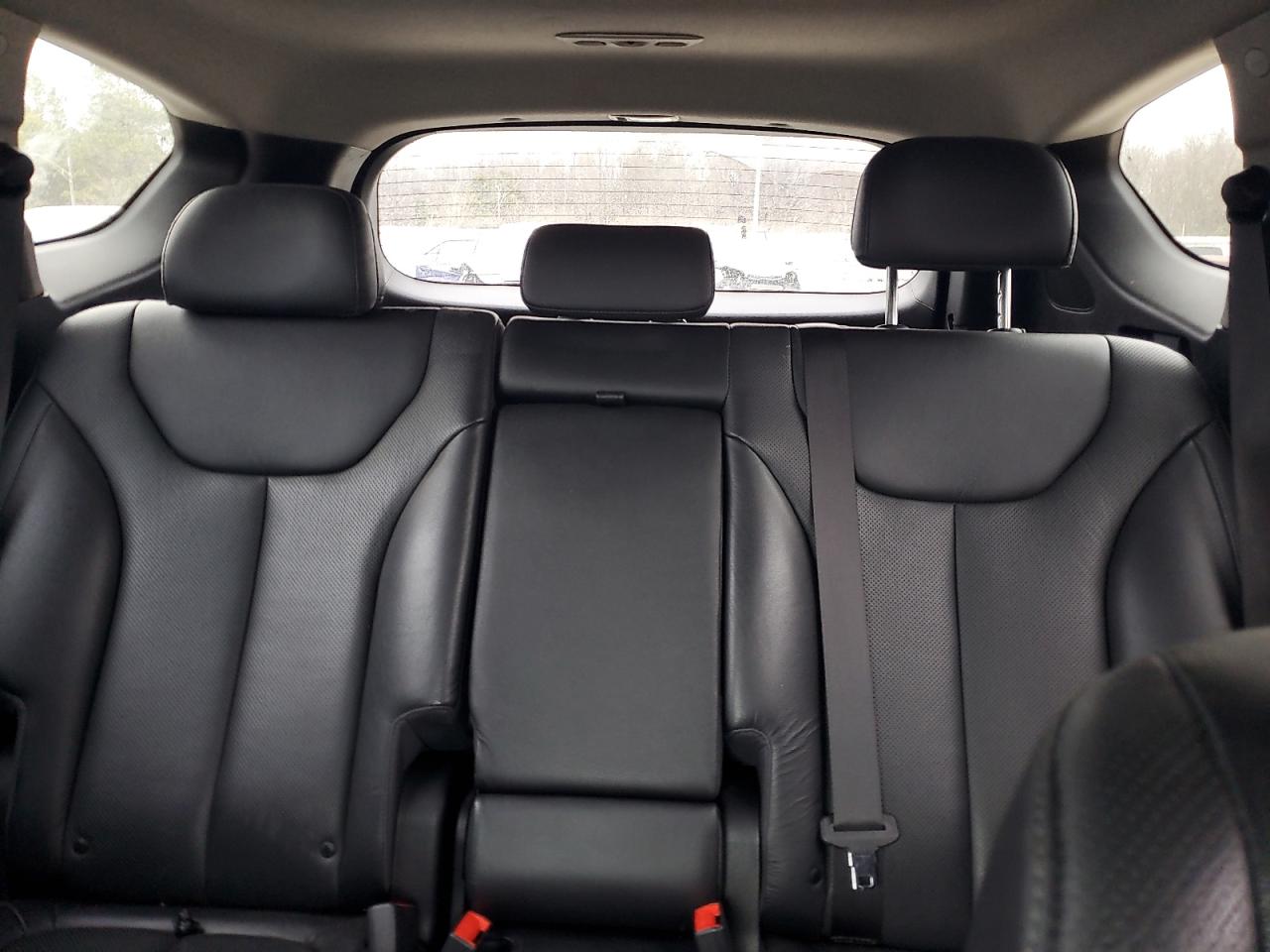2020 Hyundai Santa Fe - Image 10