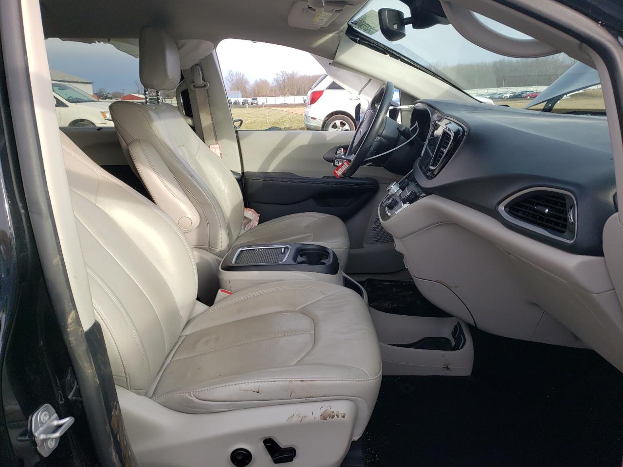 2020 Chrysler Pacifica - Image 7