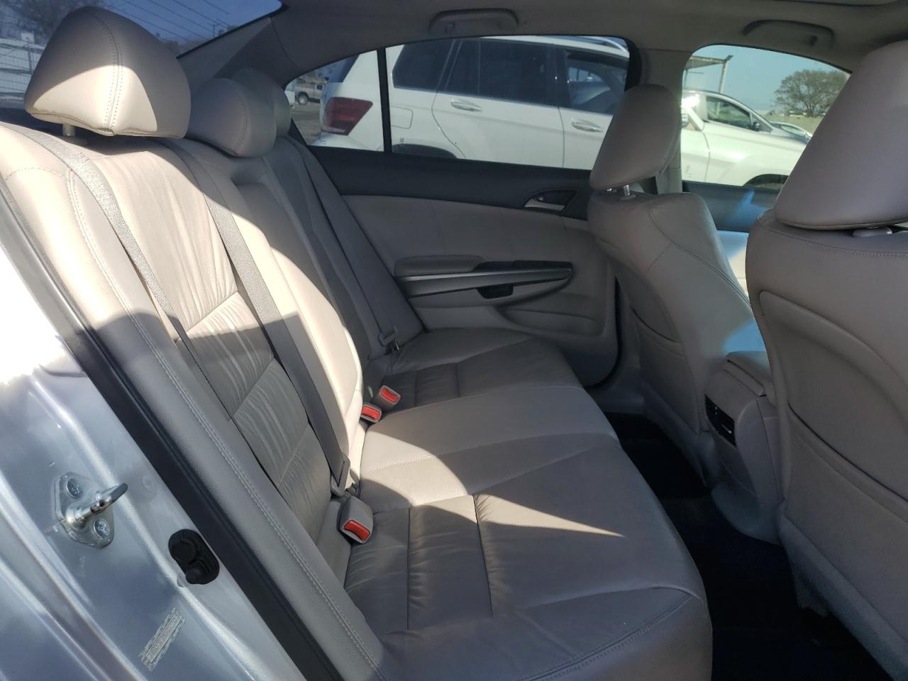 2010 Honda Accord - Image 10