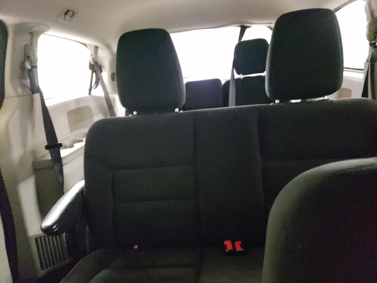 2015 Dodge Caravan - Image 10