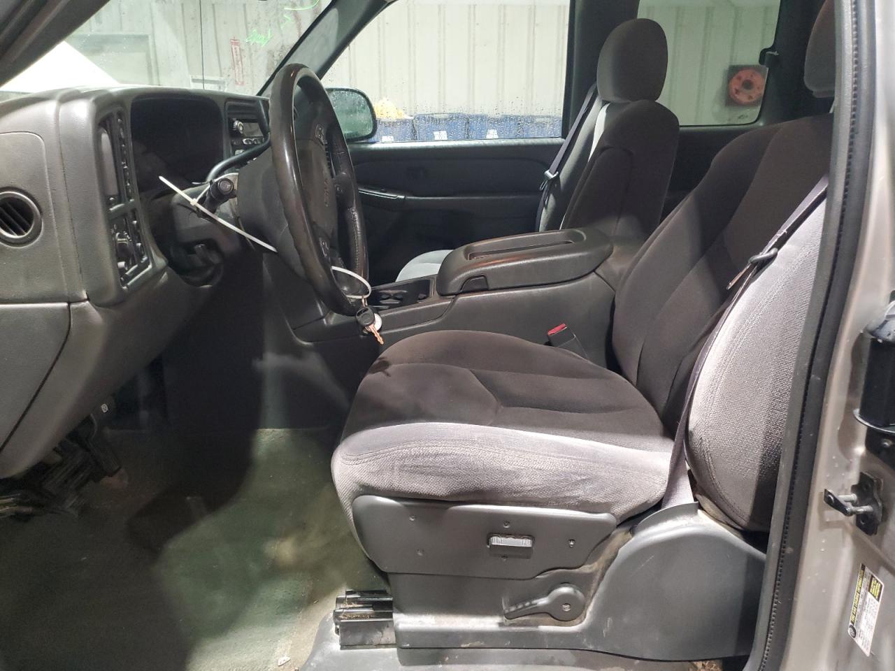 2004 GMC Sierra - Image 7