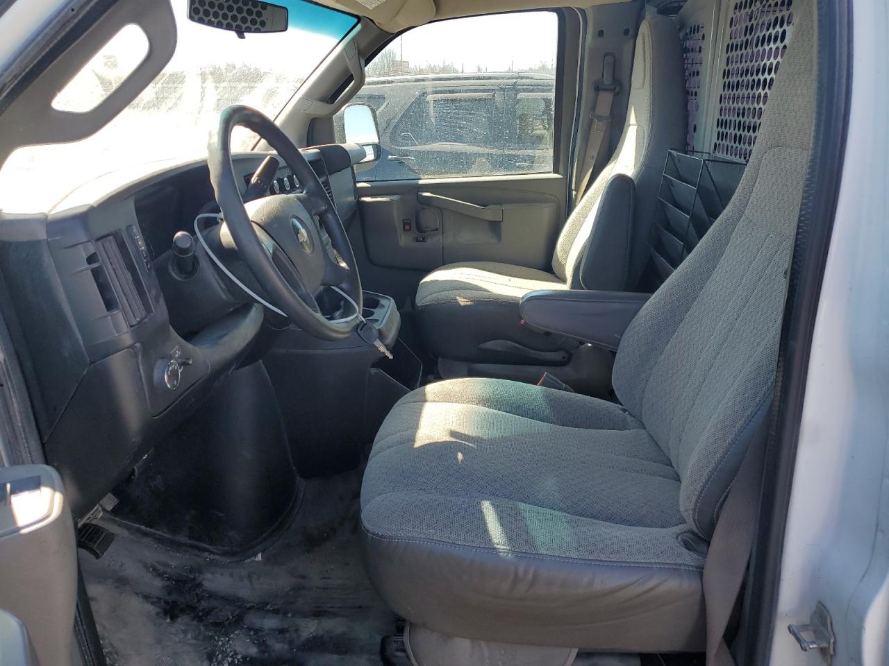 2017 GMC Savana - Image 7